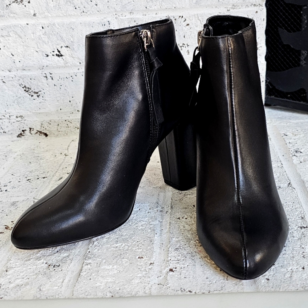 SAKS FIFTH Leather Booties Size 6